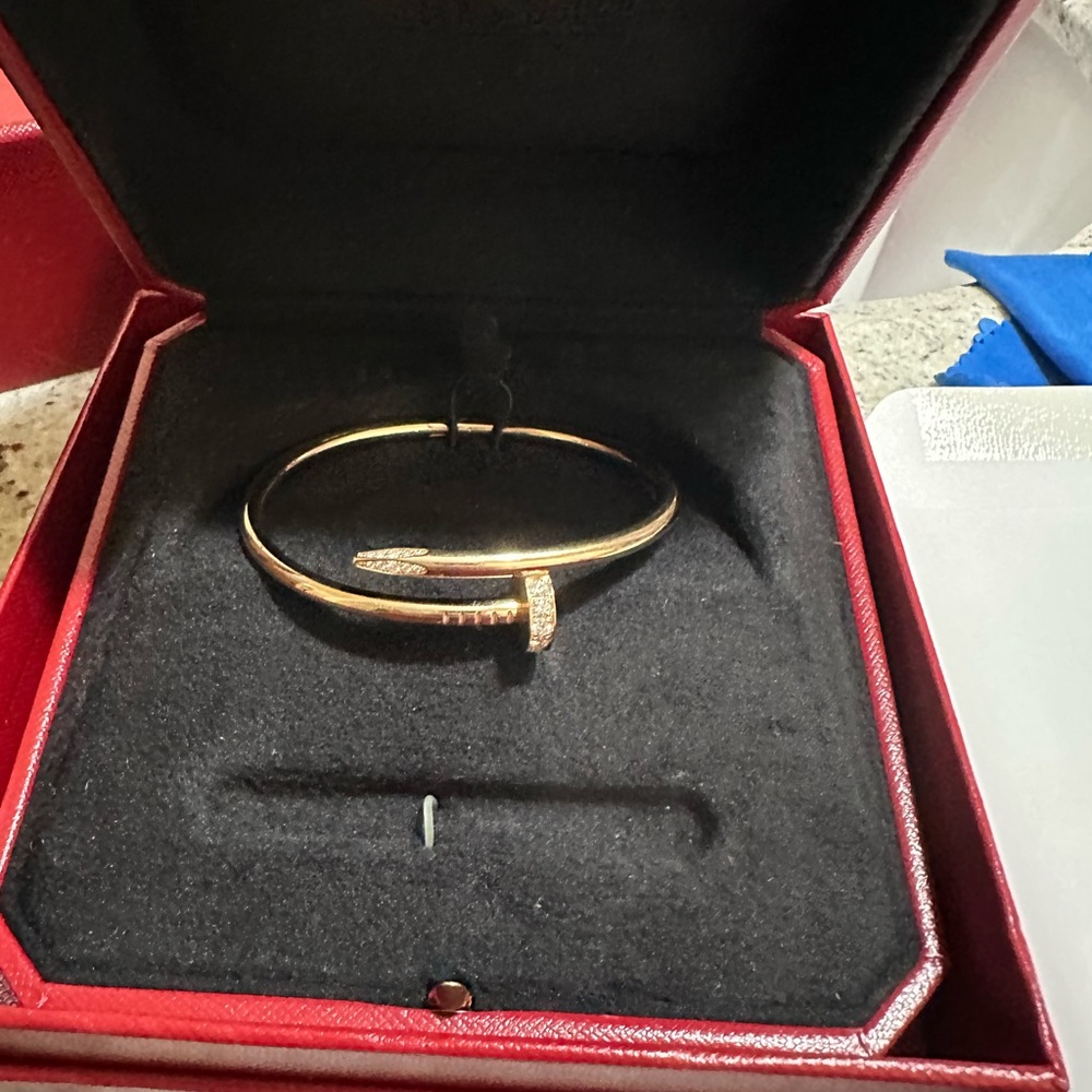 Juste en clou classic hinged style bracelet in Rose gold with diamonds size 16